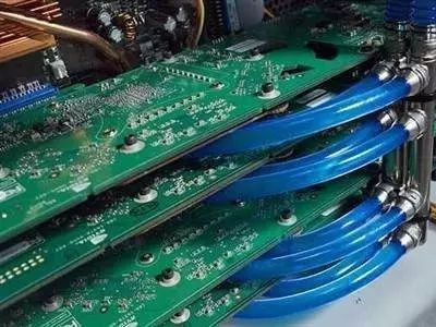 液冷服務(wù)器出現(xiàn)漏水漏液如何實(shí)現(xiàn)報(bào)警？